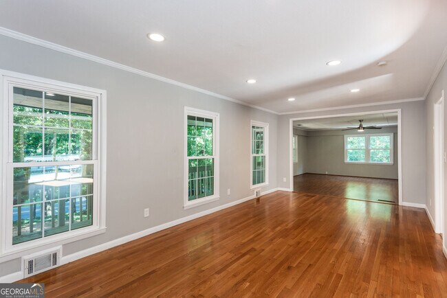 Building Photo - 80 Pinehurst Ln