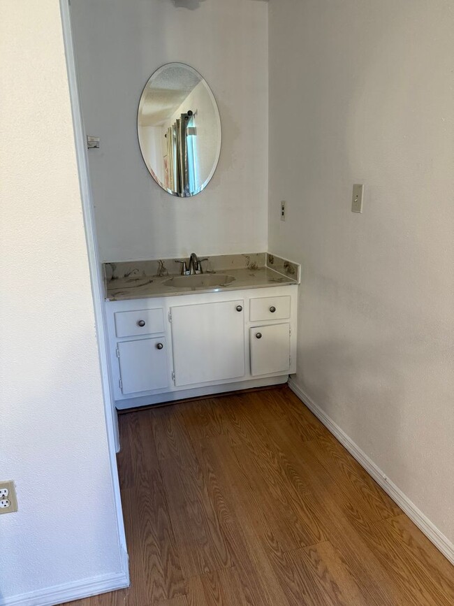 Building Photo - Spacious 2bd/2ba home for rent!