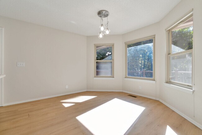 Building Photo - Beautiful 3-bedroom 2 bath Home in Bella V...