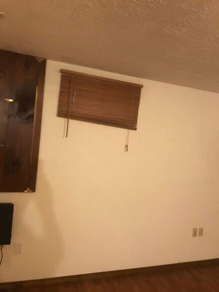 Building Photo - 16 Bowstring Way