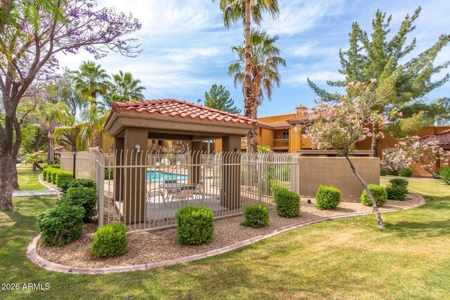 Building Photo - 2929 W Yorkshire Dr