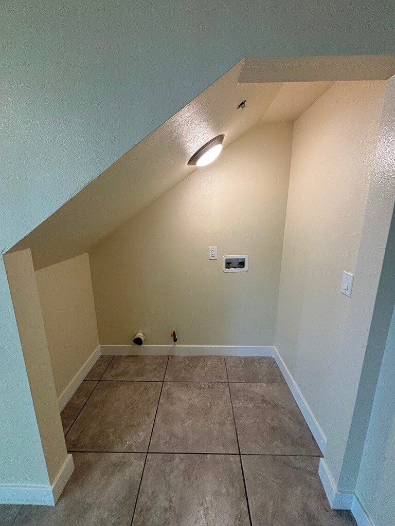 Building Photo - 123 1/2 E 88th St