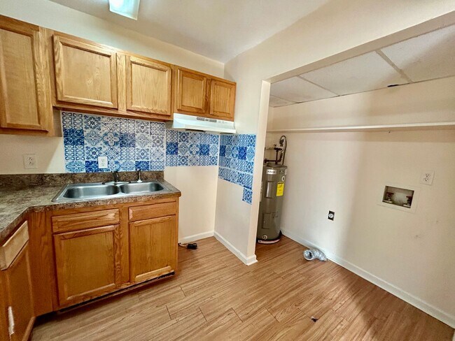 Building Photo - MAC190