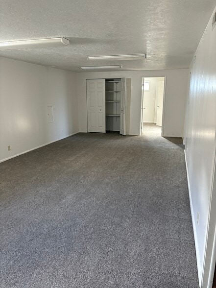 Family Room - 1343 N Deerfield Dr