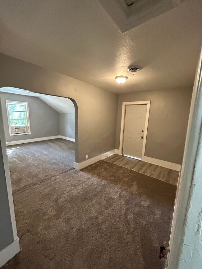 Building Photo - 802 Terrace Ave