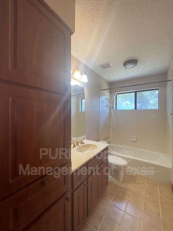 Building Photo - 2004 Walsh Dr