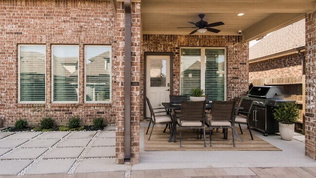 Building Photo - 4411 Woodridge Dr