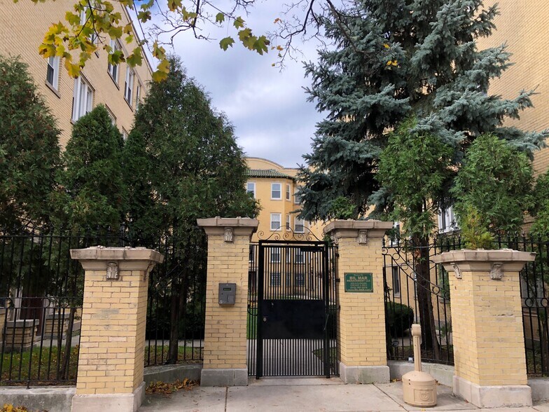Building Photo - 6538 N Lakewood Ave