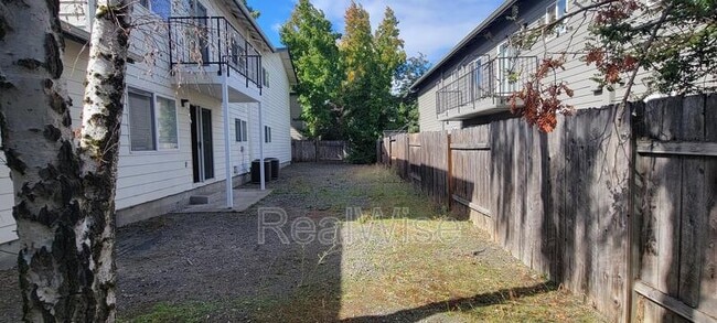 Building Photo - 1806 Medart Ln