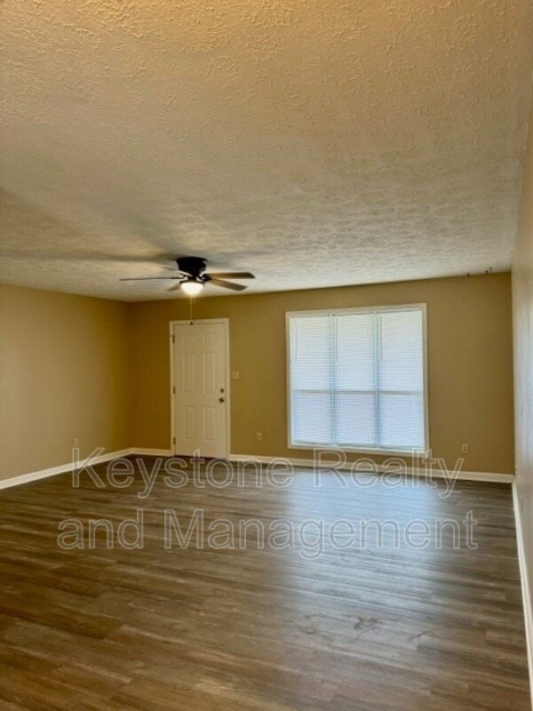 Building Photo - 306 Thompsonville Lane