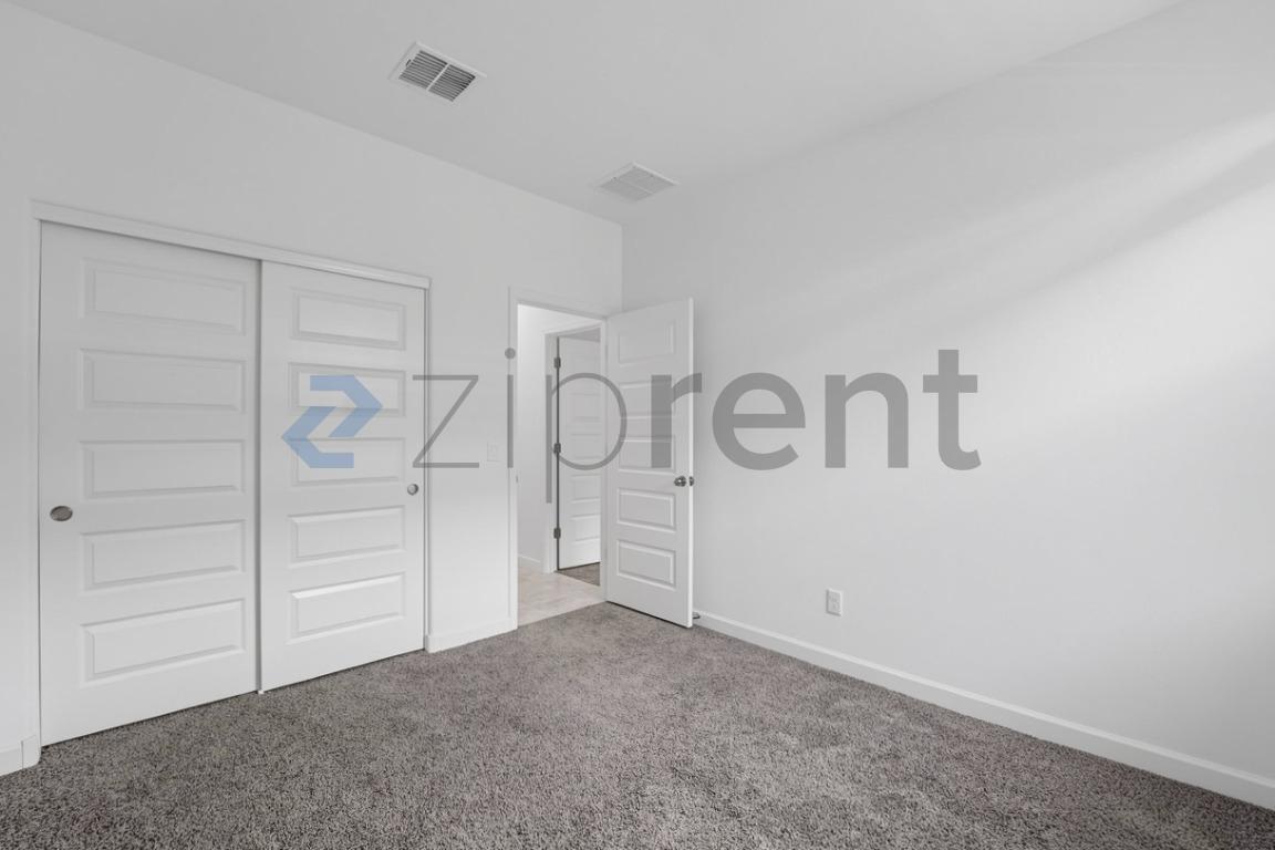 Building Photo - Unit