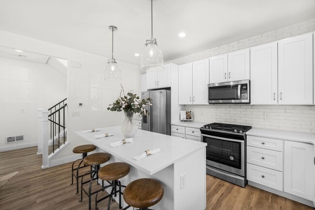 Building Photo - LUX 3BD, 3BA Home with Office Near Cherry Creek and Wash Park