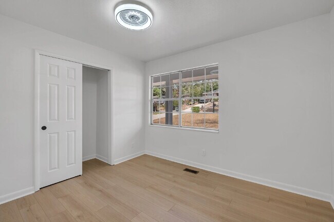 Building Photo - Freshly Remodeled 4 Bedroom 2 Bathroom Single Family Home.