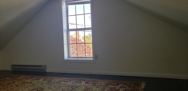 2nd Bedroom 3rd Flr - 528 Pearl St