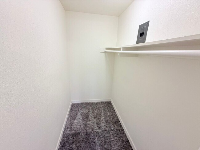 Building Photo - Pet friendly 1 bed apartment in South Lake Tahoe