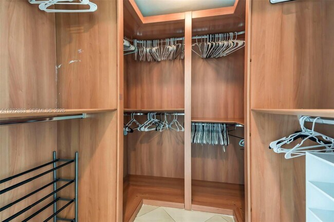 Building Photo - 218 SE 14th St