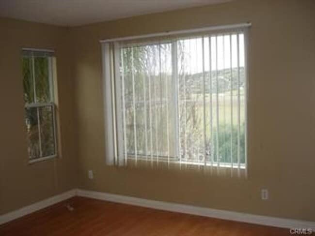 Building Photo - 3 Bedroom 2.5 Bath Condo in Gated Communit...