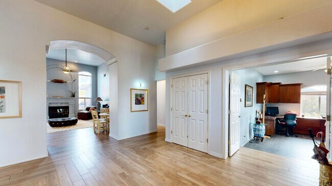 Building Photo - Move in Special Luxury 4 bedroom 4.5 bathr...