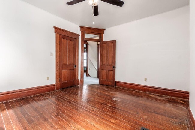 Building Photo - 415 W 5th Ave