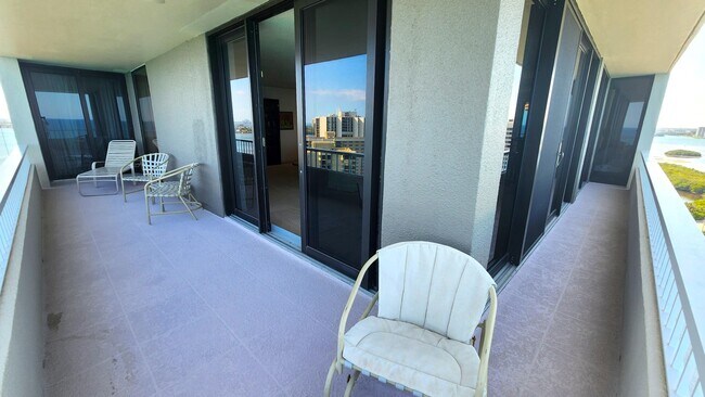 Building Photo - 5510 N Ocean Dr