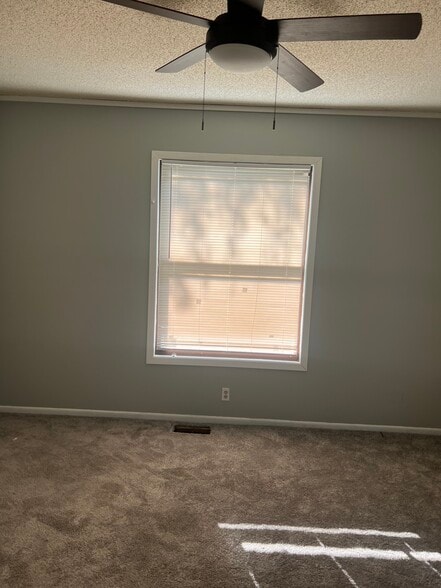 Building Photo - 4656 DuPont Ave N