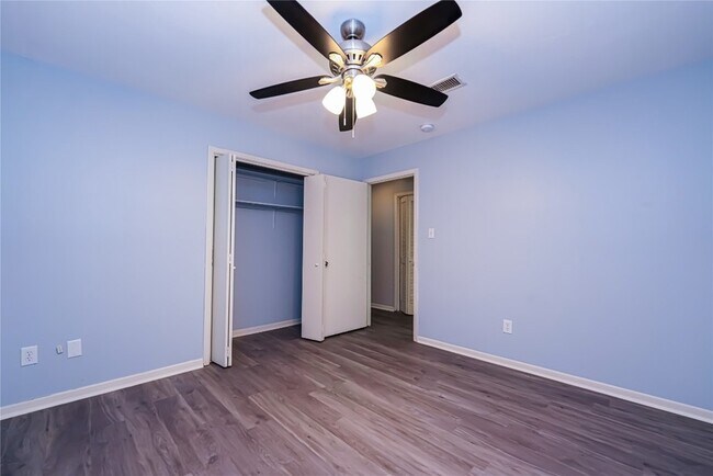 Building Photo - 2306 Wallingford Dr