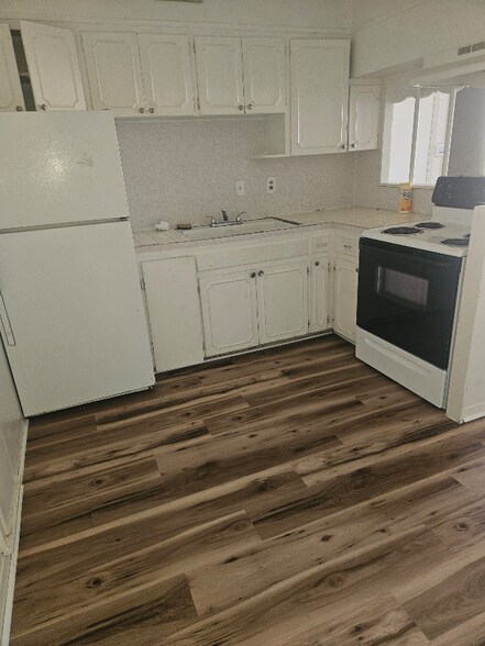 Building Photo - 414 E Avenue A