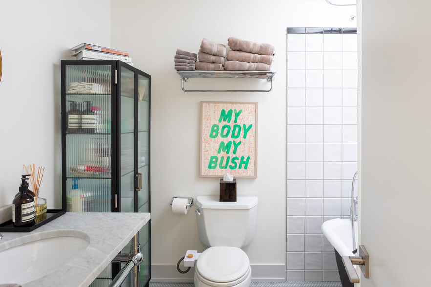Bathroom - 2nd Fl - 1829 N Cleveland Ave