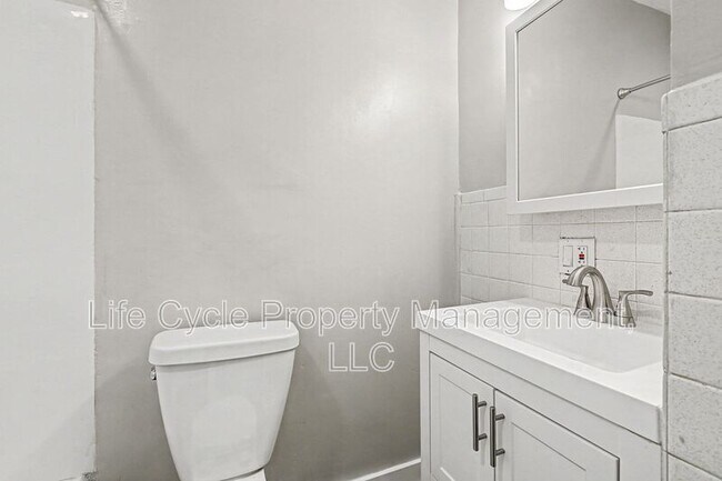 Building Photo - 507 Eastern Ave NE