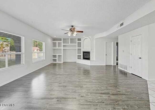 Building Photo - 659 Jeanny Marie Ct