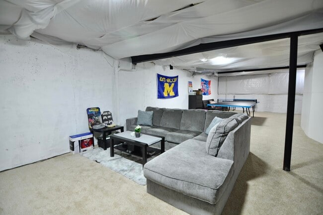 Building Photo - 4481 Bridgeview Ln