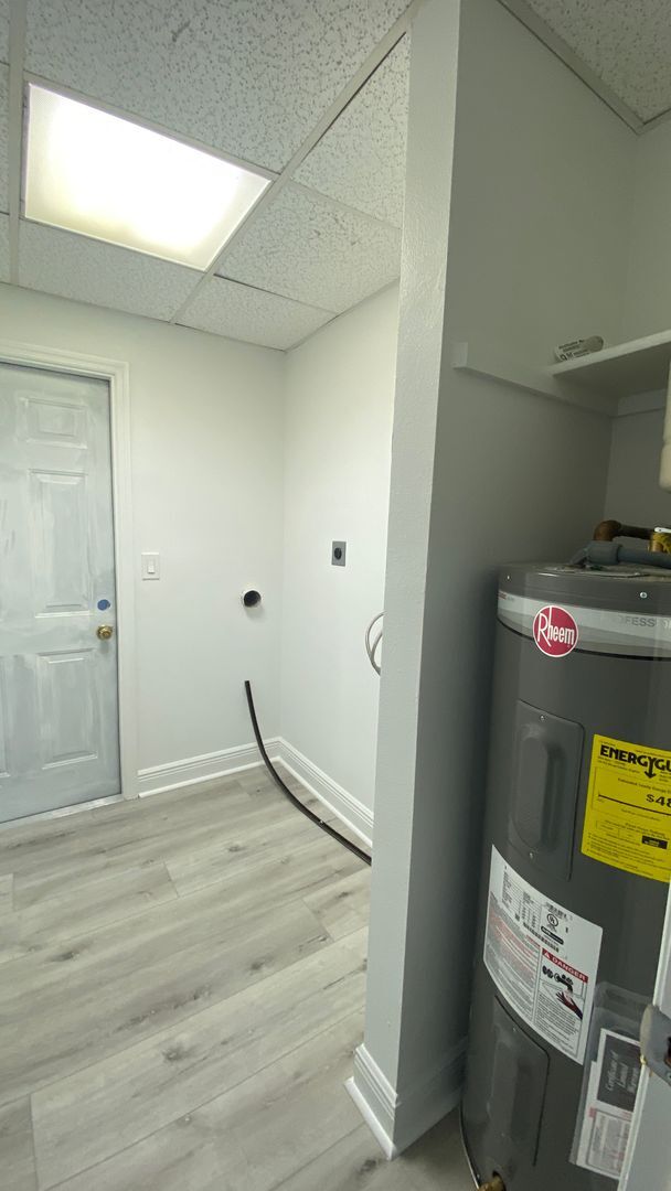 Building Photo - Beautifully Renovated 3/2 Villa in West Br...