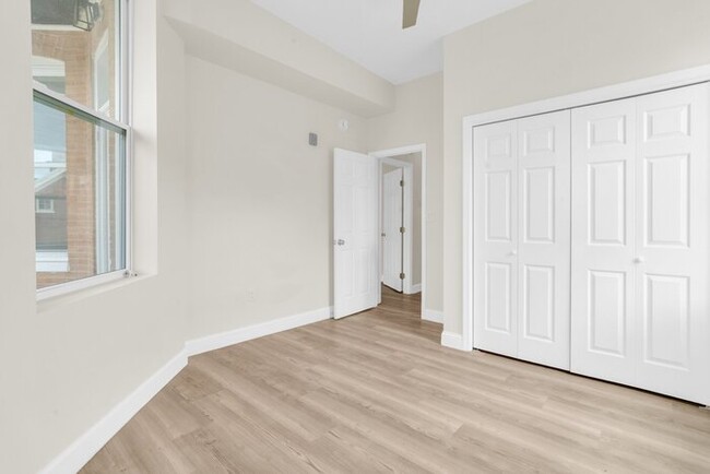 Building Photo - 18 N Main St