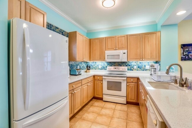 Building Photo - $500 OFF FIRST MONTH-Beautifully Furnished 3 Bed 2.5 Bath Home in the Sanctuary of the Key West G...