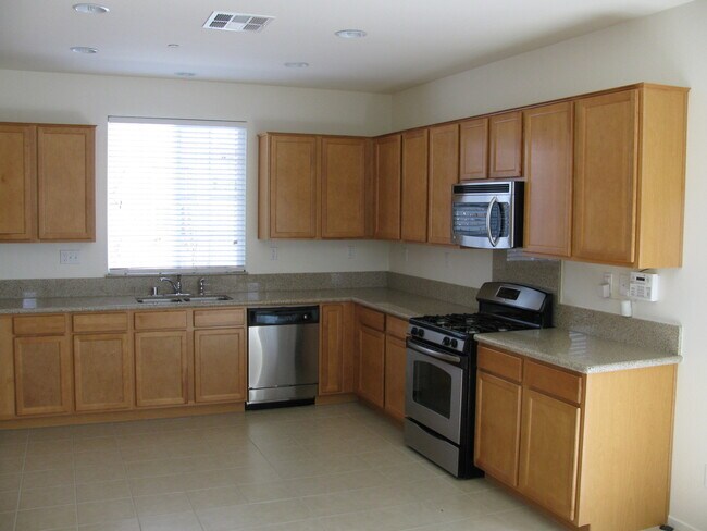 Building Photo - Temecula- 40534 Cape Charles, SOLAR HOME!