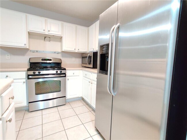 Building Photo - 2740 Waverly Hills Dr