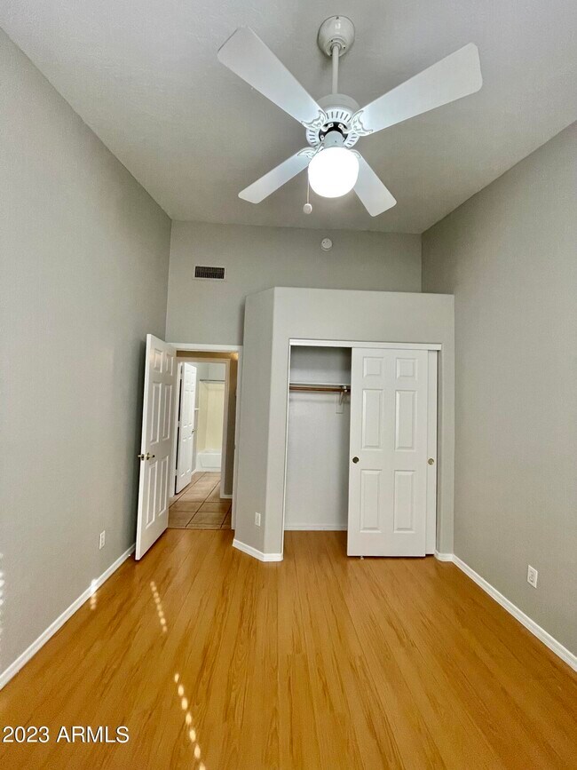 Building Photo - 4939 W Erie St