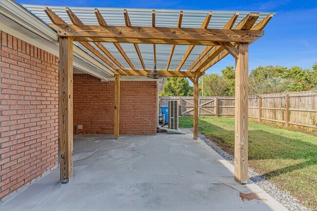 Building Photo - Beautifully Updated Home in Navarre!