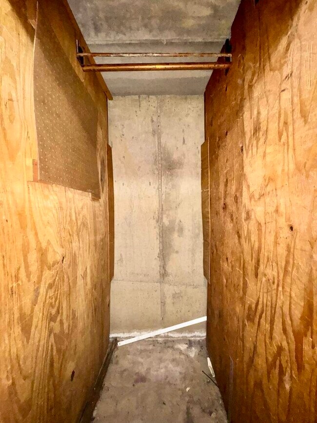 Building Photo - 270 Shorewood Dr