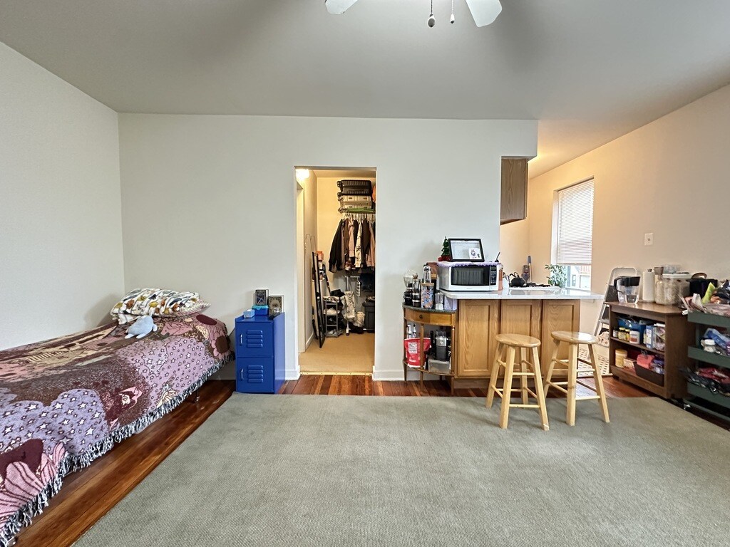 Building Photo - 4532 N Ashland Ave