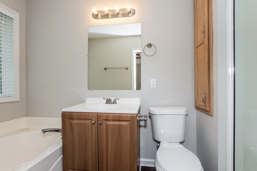 Building Photo - 544 Basswood Way