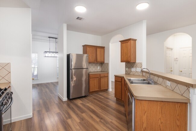Building Photo - 32350 Cross Spring Park Ln