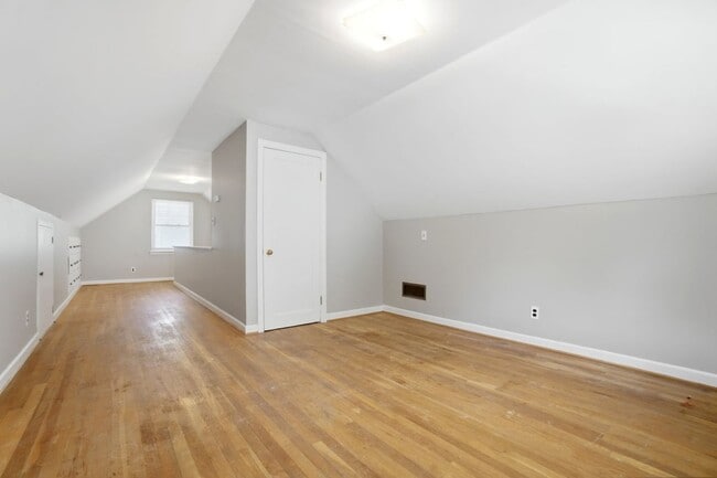 Building Photo - 3267 Walmar Dr