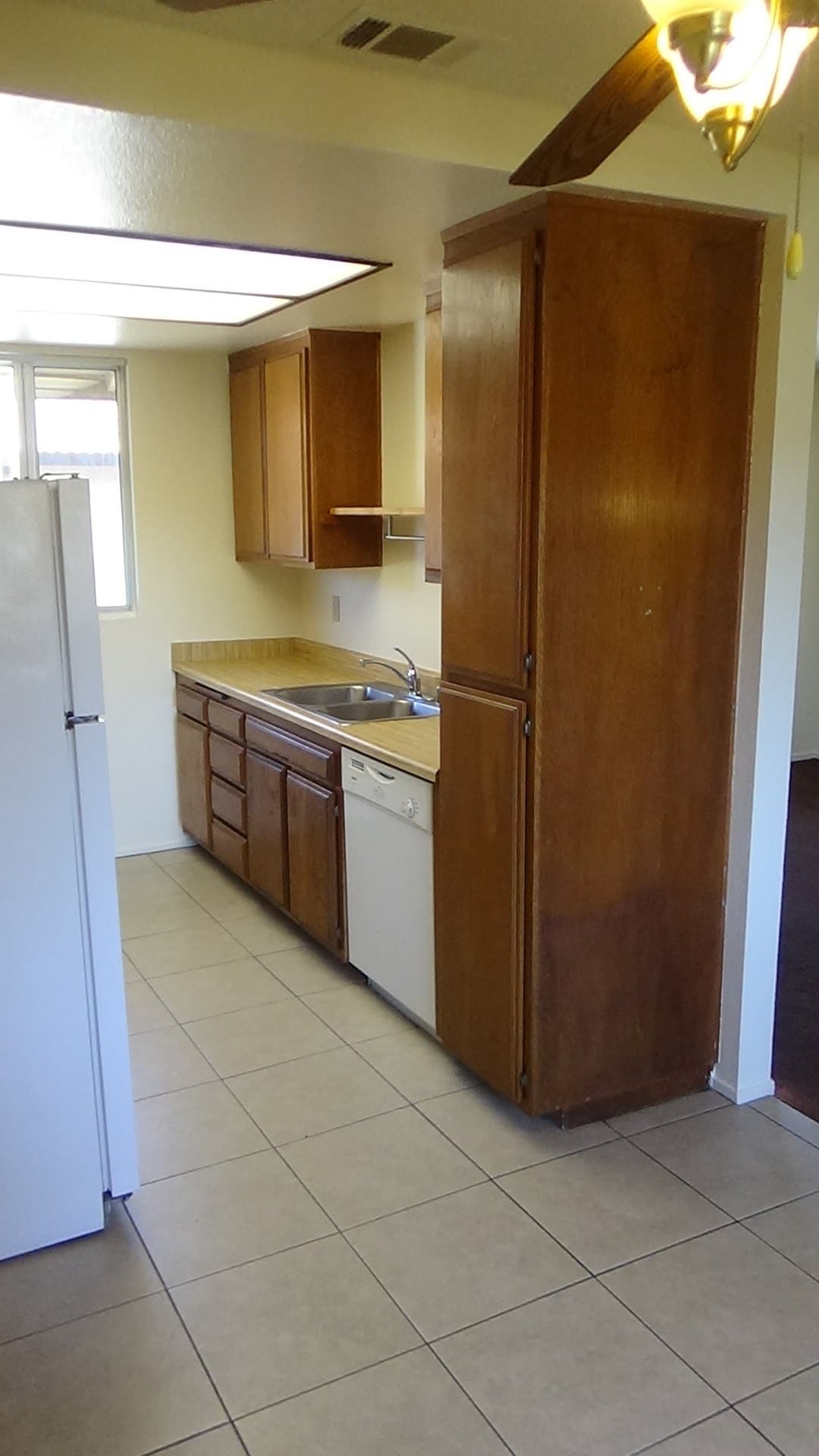 Kitchen - 721 Summerwood Ln
