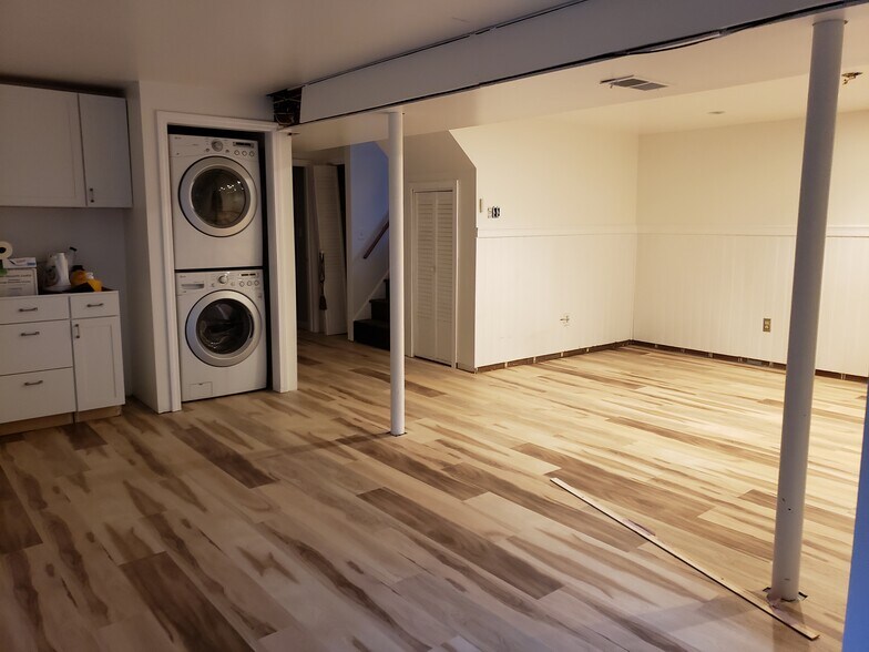 Large kitchen and den combo. - 25 Pinehurst Rd
