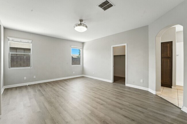 Building Photo - Welcome to this stunning 3-bedroom, 2-bath...