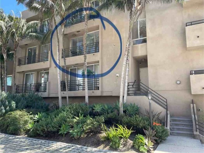 Second story (both balconies) - 20 Catamaran St