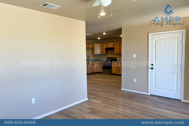 Building Photo - 3 Bedroom Home Available!