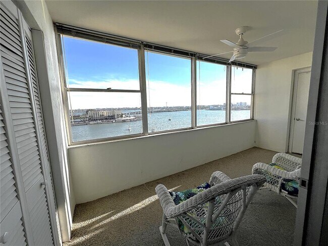 Building Photo - 4775 Cove Cir