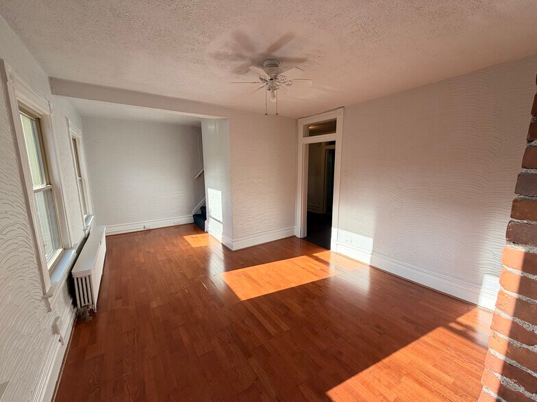 Building Photo - 122 Maple Ter